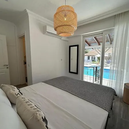 Yolo Private Pool Vila *